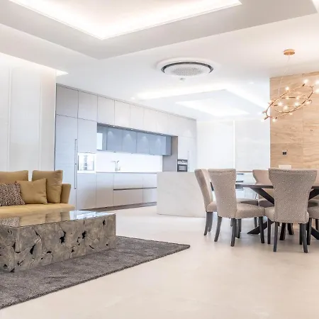 95, Lujo Y Piscina Infinity Вилла Адехе